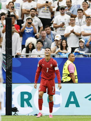 Football: 2026 World Cup Portugal s Cristiano Ronaldo reacts after missing a chance in the second half of a World Cup Group K football match against Uzbekistan at Houston Stadium in Houston on June 23, 2026.  A14AA0005620008P