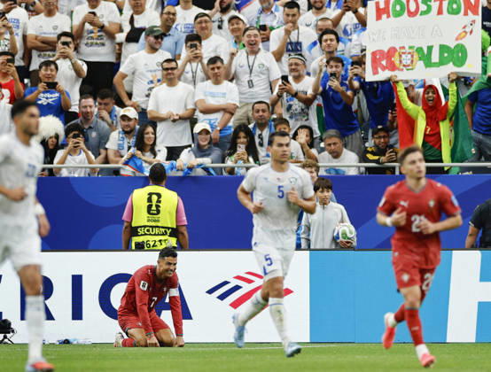 Football: 2026 World Cup Portugal s Cristiano Ronaldo (L) reacts after missing a chance in the second half of a World Cup Group K football match against Uzbekistan at Houston Stadium in Houston on June 23, 2026.  A14AA0005620009P