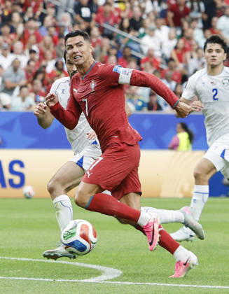 Football: 2026 World Cup Portugal s Cristiano Ronaldo plays in the first half of a World Cup Group K football match against Uzbekistan at Houston Stadium in Houston on June 23, 2026.  A14AA0005620010P
