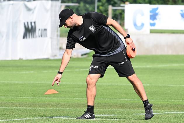 STVV s head coach Frederic De Meyer pictured during a training session of Belgian first division soccer team STVV, on Thursday 25 June 2026 in Sint-Truiden, in preparation of the upcoming 2026-2027 Belgian first division soccer season. JILLxDELSAUX x179221392x