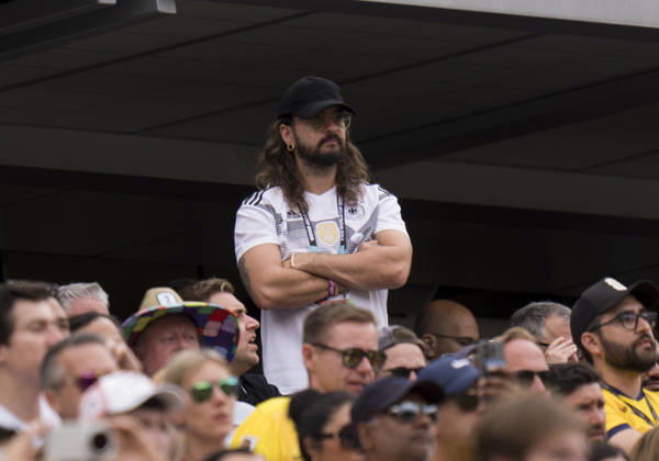 Single image: Tom Kaulitz of Tokio Hotel in the stands at the 2026 FIFA World Cup, Ecuador vs. Germany, June 25, 2026; 2026 FIFA World Cup, Ecuador vs. Germany, Group E, Matchday 3, at New York New Jersey Stadium in East Rutherford, New Jersey, USA Copyright: HMBxMedia xMarcoxBader