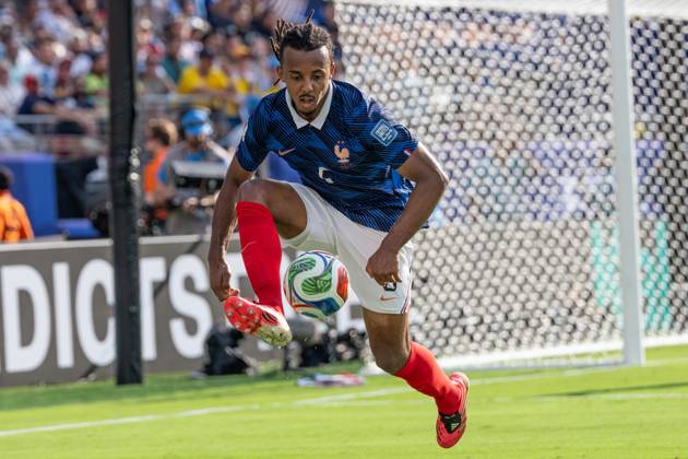 June 30, 2026, Bronx, New York, USA: Defender Jules Kounde (5) of France national team, Nationalteam controls the ball during Round of 32 elimination game between France and Sweden at New York New Jersey Stadium at Rutherford in New Jersey, USA on June 30, 2026. France won 3 - 0 and progress to Round of 16 against Paraguay. FIFA World Cup, WM, Weltmeisterschaft, Fussball 2026: Round Of 32 Fraance Vs. Sweden - ZUMAr339 20260630_znp_r339_027 Copyright: xLevxRadinx