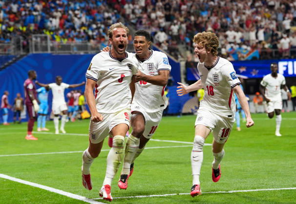 Harry Kane (England), 9, Jude Bellingham (England), 10, and Anthony Gordon (England), 18, celebrate after Kane s goal against the U.S., FIFA World Cup, Round of 32, England vs. DR Congo, Atlanta, July 1, 2026 FIFA World Cup, Round of 32, England vs. DR Congo, Atlanta, July 1, 2026 Atlanta Copyright: xEibner-Pressefoto ScottxColemanx EP_SCN