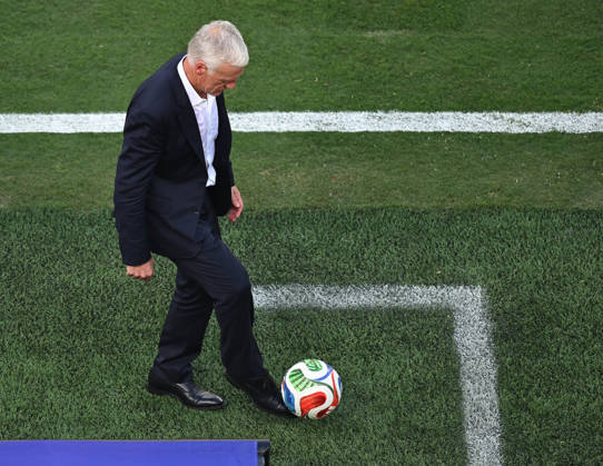 June 30, 2026, East Rutherford, New Jersey, USA: France s head coach Didier Deschamps reaches a ball during the 2026 World Cup round of 32 football match between France and Sweden at New York New Jersey MetLife Stadium in East Rutherford, United States, on June 30, 2026. East Rutherford USA - ZUMAs337 20260630_znp_s337_098 Copyright: xGentxShkullakux