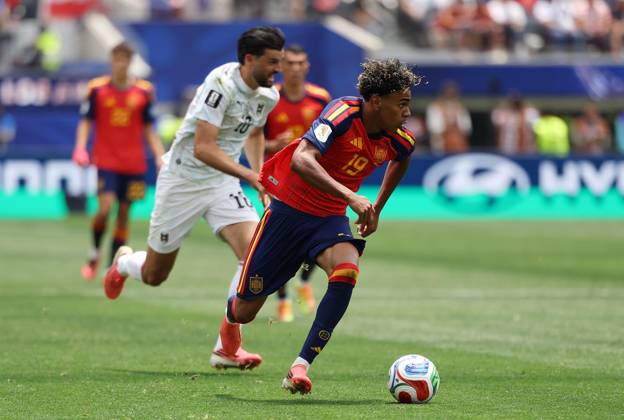. - Spain v Austria, FIFA World Cup, WM, Weltmeisterschaft, Fussball 2026, Round Of 32, Los Angeles Stadium, Los Angeles, USA, 2nd July 2026. DC Photos Crystal Pix Lamine Yamal of Spain national team, Nationalteam on the ball. - Spain v Austria, FIFA World Cup 2026, Round Of 32, Los Angeles Stadium, Los Angeles, USA, 2nd July 2026. DC Photos Crystal Pix Los Angeles Los Angeles Stadium United States Of America Copyright: xDCxPhotosx CP_Spain_Austria_020726_DC_10
