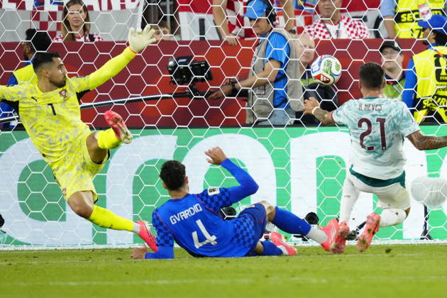 July 2, 2026, Toronto, On, CANADA: Croatia s Josko Gvardiol (4) scores a goal on Portugal goalkeeper Diego Costa (1) that s was later disallowed due to an offside call during the second half of a World Cup round of 32 soccer match, in Toronto on Thursday, July 2, 2026. Canada News - July 2, 2026  - ZUMAc35_ 20260702_zaf_c35_287 Copyright: xFrankxGunnx