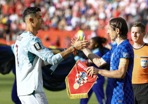 Football: 2026 World Cup Portugal s Cristiano Ronaldo (L) and Croatia s Luka Modric shake hands ahead of a World Cup round of 32 football match between Portugal and Croatia at Toronto Stadium in Toronto on July 2, 2026. A14AA0005621366P