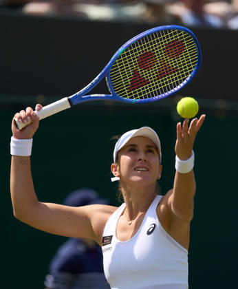 2026 Wimbledon, July 03, Day 5 LONDON, - JULY 3: Belinda Bencic of Switzerland serves the ball against Anna Kalinskaya during their third round match at 2026 Wimbledon, July 03, Day 5 at The all England club, Wimbledon on July 3, 2026 in London, GBR. London The all England club, Wimbledon GBR Copyright: xPeterxvanxdenxBerg ISIxPhotosx 9445