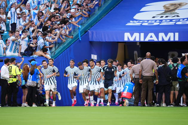 Argentina v Cape Verde - FIFA World Cup, WM, Weltmeisterschaft, Fussball 2026 - Round of 32 FLORIDA, USA - JULY 03: Players of Argentina enter the field prior the 2026 FIFA World Cup Round of 32 match between Argentina and Cape Verde at the Hard Rock Stadium (Miami Stadium) in Miami Gardens, Florida, United States on July 03, 2026. Jose Hernandez Anadolu Texas United States. Editorial use only. Please get in touch for any other usage.  Copyright: x2026xAnadoluxJosexHernandezx