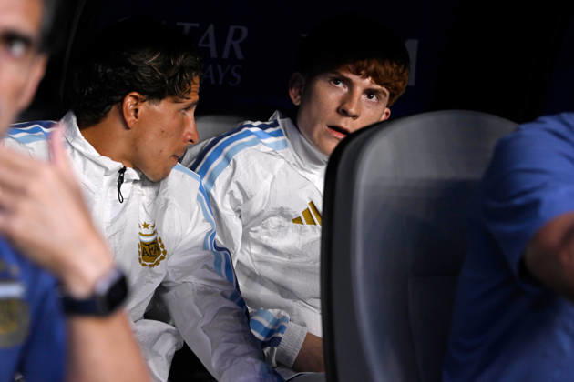 2026-07-03 Argentina v Cabo Verde - Round Of 32 - FIFA World Cup, WM, Weltmeisterschaft, Fussball 2026 MIAMI GARDENS, UNITED STATES - JULY 3: Giuliano Simeone of Argentina, Valentin Barco of Argentina during the Round Of 32 - FIFA World Cup 2026 match between Argentina and Cabo Verde at Miami Stadium on July 3, 2026 in Miami Gardens, Florida. (Photo by Pablo Morano BSR Agency) Miami Gardens United States Content not available for redistribution in The Netherlands directly or indirectly through any third parties. Copyright: xBSRxAgencyx