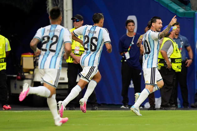 2026-07-04 Argentina v Cabo Verde - Round Of 32 - FIFA World Cup, WM, Weltmeisterschaft, Fussball 2026 MIAMI GARDENS, UNITED STATES - JULY 3: Lionel Messi of Argentina celebrates after scoring the team s first goal with Lautaro Martinez of Argentina, Nahuel Molina of Argentina during the Round Of 32 - FIFA World Cup 2026 match between Argentina and Cabo Verde at Miami Stadium on July 3, 2026 in Miami Gardens, Florida. (Photo by Pablo Morano BSR Agency) Miami Gardens United States Content not available for redistribution in The Netherlands directly or indirectly through any third parties. Copyright: xBSRxAgencyx