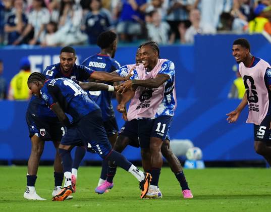 Argentina v Cape Verde - FIFA World Cup, WM, Weltmeisterschaft, Fussball 2026 - Round of 32 FLORIDA, USA - JULY 03: Sidny Lopes Cabral of Cabo Verde celebrates after scoring his team s second goal with teammates during the 2026 FIFA World Cup Round of 32 match between Argentina and Cape Verde at the Hard Rock Stadium (Miami Stadium) in Miami Gardens, Florida, United States on July 03, 2026. Jose Hernandez Anadolu Florida United States. Editorial use only. Please get in touch for any other usage.  Copyright: x2026xAnadoluxJosexHernandezx