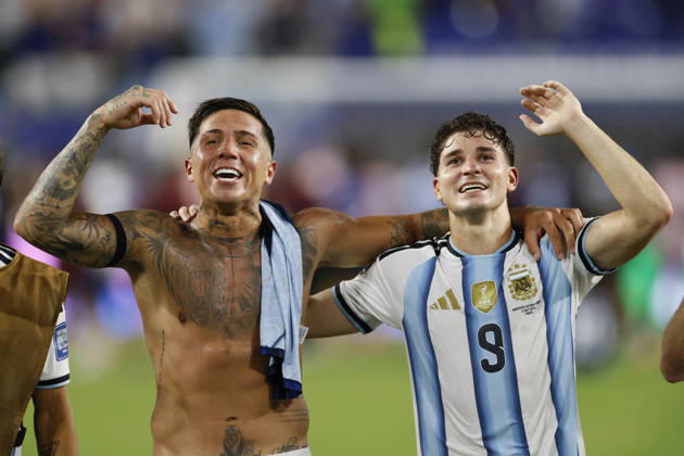 Argentina v Cabo Verde: Round of 32 - FIFA World Cup, WM, Weltmeisterschaft, Fussball 2026 Enzo Fernandez and Julian Alvarez of Argentina celebrate after winning the FIFA World Cup 2026 Round Of 32 match between Argentina and Cabo Verde at Miami Stadium on July 3, 2026 in Miami Gardens, United States. Miami Gardens Miami Stadium FL United States Copyright: xAllstarxPicturexLibraryxLtdx