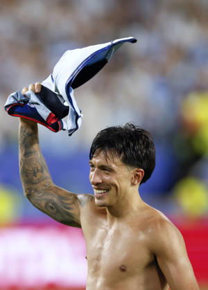 Argentina v Cabo Verde: Round of 32 - FIFA World Cup, WM, Weltmeisterschaft, Fussball 2026 Lisandro Martinez of Argentina celebrates after winning the FIFA World Cup 2026 Round Of 32 match between Argentina and Cabo Verde at Miami Stadium on July 3, 2026 in Miami Gardens, United States. Miami Gardens Miami Stadium FL United States Copyright: xAllstarxPicturexLibraryxLtdx