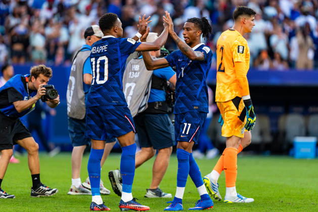 Kylian Mbappe seen celebrating with Michael Olise seen during FIFA World Cup, WM, Weltmeisterschaft, Fussball WM, Weltmeisterschaft, Fussball 2026 Round of 16 game between national teams of Paraguay and France (Edmund Wong Ball Raw Images) Philadelphia Philadelphia Stadium USA Copyright: xEdmundxWongx EW_FRAvPAR-070