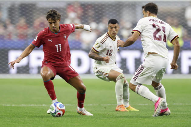 Portugal v Spain: Round of 16 - FIFA World Cup, WM, Weltmeisterschaft, Fussball 2026 Joao Felix of Portugal and Mikel Oyarzabal of Spain challenge during the FIFA World Cup 2026 Round Of 16 match between Portugal and Spain at Dallas Stadium on July 6, 2026 in Arlington, United States. Arlington Dallas Stadium TX United States Copyright: xAllstarxPicturexLibraryxLtdx