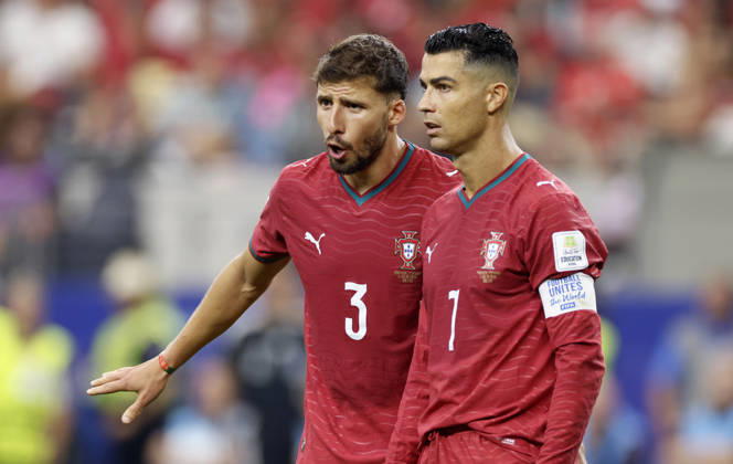 Portugal v Spain: Round of 16 - FIFA World Cup, WM, Weltmeisterschaft, Fussball 2026 Ruben Dias and Cristiano Ronaldo of Portugal in action during the FIFA World Cup 2026 Round Of 16 match between Portugal and Spain at Dallas Stadium on July 6, 2026 in Arlington, United States. Arlington Dallas Stadium TX United States Copyright: xAllstarxPicturexLibraryxLtdx