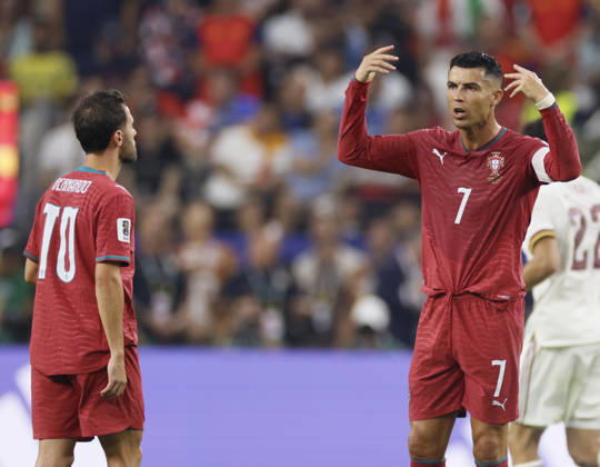 Portugal v Spain: Round of 16 - FIFA World Cup, WM, Weltmeisterschaft, Fussball 2026 Bruno Fernandes and Cristiano Ronaldo of Portugal look dejected after going 1 down during the FIFA World Cup 2026 Round Of 16 match between Portugal and Spain at Dallas Stadium on July 6, 2026 in Arlington, United States. Arlington Dallas Stadium TX United States Copyright: xAllstarxPicturexLibraryxLtdx