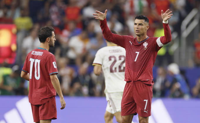 Portugal v Spain: Round of 16 - FIFA World Cup, WM, Weltmeisterschaft, Fussball 2026 Bruno Fernandes and Cristiano Ronaldo of Portugal look dejected after going 1 down during the FIFA World Cup 2026 Round Of 16 match between Portugal and Spain at Dallas Stadium on July 6, 2026 in Arlington, United States. Arlington Dallas Stadium TX United States Copyright: xAllstarxPicturexLibraryxLtdx