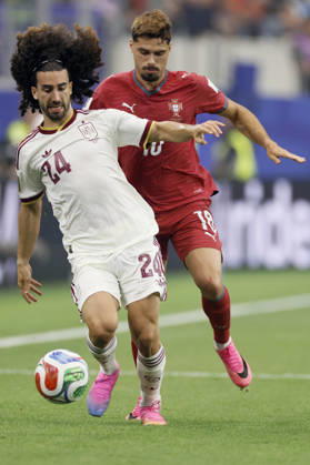Portugal v Spain: Round of 16 - FIFA World Cup, WM, Weltmeisterschaft, Fussball 2026 Marc Cucurella of Spain and Pedro Neto of Portugal challenge during the FIFA World Cup 2026 Round Of 16 match between Portugal and Spain at Dallas Stadium on July 6, 2026 in Arlington, United States. Arlington Dallas Stadium TX United States Copyright: xAllstarxPicturexLibraryxLtdx