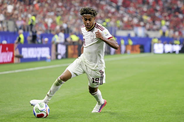 Portugal v Spain: Round of 16 - FIFA World Cup, WM, Weltmeisterschaft, Fussball 2026 Lamine Yamal of Spain on the ball during the FIFA World Cup 2026 Round Of 16 match between Portugal and Spain at Dallas Stadium on July 6, 2026 in Arlington, United States. Arlington Dallas Stadium TX United States Copyright: xAllstarxPicturexLibraryxLtdx