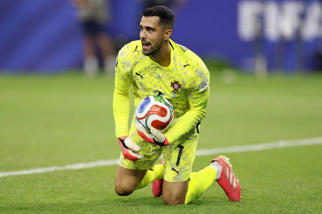 Portugal v Spain: Round of 16 - FIFA World Cup, WM, Weltmeisterschaft, Fussball 2026 Unai Simon, goalkeeper of Spain on the ball during the FIFA World Cup 2026 Round Of 16 match between Portugal and Spain at Dallas Stadium on July 6, 2026 in Arlington, United States. Arlington Dallas Stadium TX United States Copyright: xAllstarxPicturexLibraryxLtdx