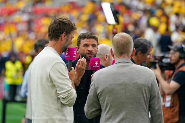 Canada Soccer, 2026 FIFA World Cup, Round of 16: Switzerland vs. Colombia at BC Place, Vancouver; Thomas Müller, soccer analyst on MagentaTV; Jürgen Klopp, soccer analyst on MagentaTV; Johannes B. Kerner, TV host on MagentaTV Copyright: xJOERANxSTEINSIEKx
