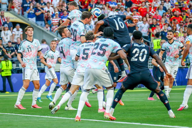 July 6, 2026, Seattle, Washington, USA: United States of America defender Alex Freeman (16) and Belgium midfielder Hans Vanaken (20) during the match between USA and Belgium in the World Cup 2026 at Seattle Stadium, Seattle, Washington Seattle USA - ZUMAj111 20260706_zsp_j111_035 Copyright: xTomxJonesx