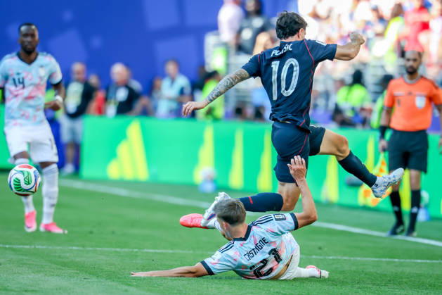 July 6, 2026, Seattle, Washington, USA: United States of America forward Christian Pulisic (10) and Belgium defender Timothy Castagne (21) during the match between USA and Belgium in the World Cup 2026 at Seattle Stadium, Seattle, Washington Seattle USA - ZUMAj111 20260706_zsp_j111_038 Copyright: xTomxJonesx