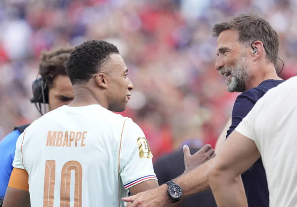 260710 -- BOSTON, July 10, 2026 -- Kylian Mbappe L of France greets Jurgen Klopp, head coach of Germany after the quarter final match between France and Morocco at the 2026 FIFA World Cup, WM, Weltmeisterschaft, Fussball at Boston Stadium in Boston, the United States, July 9, 2026. SPU.S.-BOSTON-FOOTBALL-FIFA WORLD CUP-QUARTER FINAL-FRA VS MAR LuixSiuxWai  (SP)U.S.-BOSTON-FOOTBALL-FIFA WORLD CUP-QUARTER FINAL-FRA VS MAR IMAGO LuixSiuxWai  imago images 0861210745