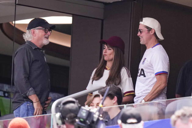 July 9, 2026, Inglewood, California, United States: Brad Pitt and Penelope Cruz attend during the FIFA World Cup, WM, Weltmeisterschaft, Fussball 2026 Quarter Final match between Spain and Belgium at Los Angeles Stadium on July 10, 2026 in Inglewood, California. Spain V Belgium: Quarter Final - FIFA World Cup 2026  - ZUMAa181 20260709_zaa_a181_141 Copyright: xJosexBretonx