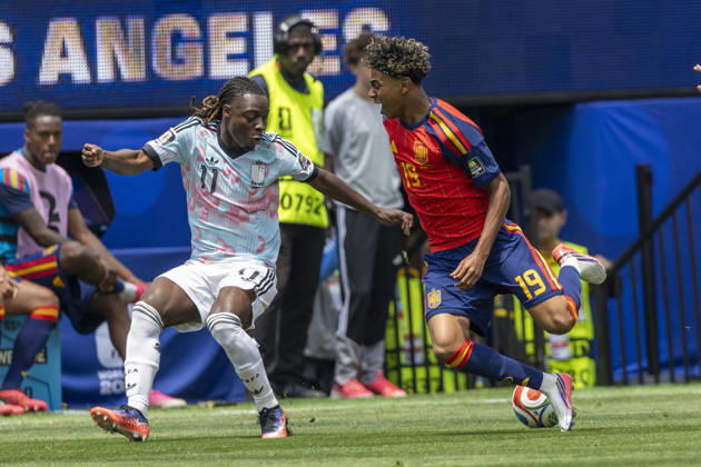 Spain Vs. Belgium FIFA World Cup, WM, Weltmeisterschaft, Fussball quarterfinal soccer match in Los Angeles, USA - 10 Jul 2026 Belgium s Jérémy Doku (11)and Spain’s Lamine Yamal (19) seen in action during the FIFA World Cup quarterfinal soccer match at SoFi Stadium. Los Angeles United States Copyright: xRingoxChiux xSOPAxImagesx 20260710RC.FIFA_020