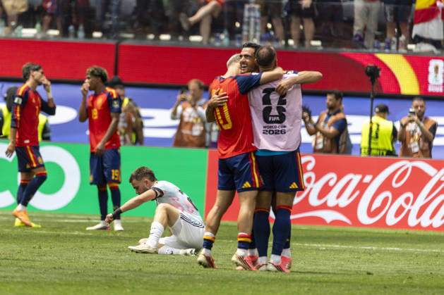 Spain Vs. Belgium FIFA World Cup, WM, Weltmeisterschaft, Fussball quarterfinal soccer match in Los Angeles, USA - 10 Jul 2026 Spain’s players celebrate after defeating Belgium during the FIFA World Cup quarterfinal soccer match at SoFi Stadium. Los Angeles United States Copyright: xRingoxChiux xSOPAxImagesx 20260710RC.FIFA_079