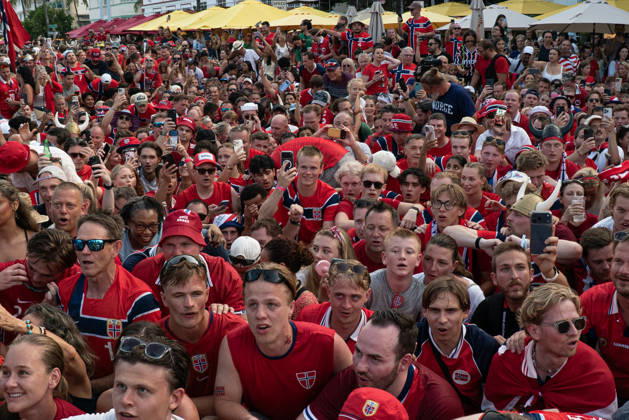 Norwegian fans perform their famous Viking Row in Miami Beach MIAMI BEACH, FLORIDA, UNITED STATES - JULY 10: Hundreds of fans sit down and take their places to perform their now-famous Viking Row during the 2026 FIFA World Cup, WM, Weltmeisterschaft, Fussball celebrations in Miami Beach, Florida, on July 10, 2026. Jesus Olarte Anadolu Miami United States. Editorial use only. Please get in touch for any other usage. Copyright: x2026xAnadoluxJesusxOlartex