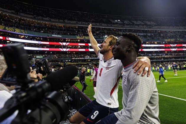 Mexico v England: Round Of 16 - FIFA World Cup, WM, Weltmeisterschaft, Fussball 2026 Mexico City, Mexico - July 5: Harry Kane (L) and Bukayo Saka of England (R) celebrate after winning the FIFA World Cup 2026 Round Of 16 match between Mexico and England at Mexico City Stadium on July 5, 2026 in Mexico City, Mexico Mexico City Mexico City Stadium Mexico Mexico Copyright: xLatinxSportxImagesx