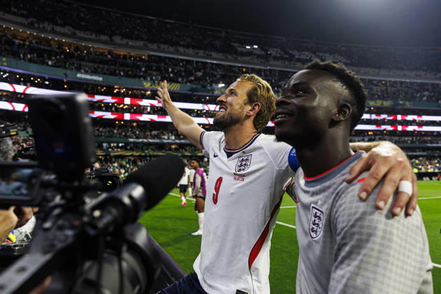 Mexico v England: Round Of 16 - FIFA World Cup, WM, Weltmeisterschaft, Fussball 2026 Mexico City, Mexico - July 5: Harry Kane (L) and Bukayo Saka of England (R) celebrate after winning the FIFA World Cup 2026 Round Of 16 match between Mexico and England at Mexico City Stadium on July 5, 2026 in Mexico City, Mexico Mexico City Mexico City Stadium Mexico Mexico Copyright: xLatinxSportxImagesx