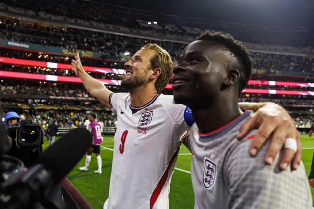 Mexico v England: Round Of 16 - FIFA World Cup, WM, Weltmeisterschaft, Fussball 2026 Mexico City, Mexico - July 5: Harry Kane (L) and Bukayo Saka of England (R) celebrate after winning the FIFA World Cup 2026 Round Of 16 match between Mexico and England at Mexico City Stadium on July 5, 2026 in Mexico City, Mexico Mexico City Mexico City Stadium Mexico Mexico Copyright: xLatinxSportxImagesx