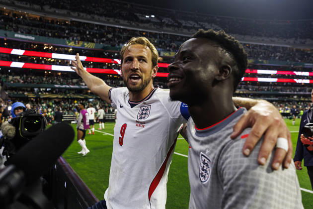 Mexico v England: Round Of 16 - FIFA World Cup, WM, Weltmeisterschaft, Fussball 2026 Mexico City, Mexico - July 5: Harry Kane (L) and Bukayo Saka of England (R) celebrate after winning the FIFA World Cup 2026 Round Of 16 match between Mexico and England at Mexico City Stadium on July 5, 2026 in Mexico City, Mexico Mexico City Mexico City Stadium Mexico Mexico Copyright: xLatinxSportxImagesx