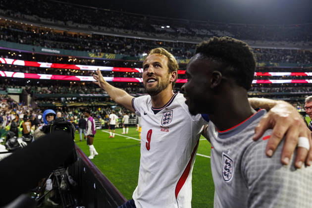 Mexico v England: Round Of 16 - FIFA World Cup, WM, Weltmeisterschaft, Fussball 2026 Mexico City, Mexico - July 5: Harry Kane (L) and Bukayo Saka of England (R) celebrate after winning the FIFA World Cup 2026 Round Of 16 match between Mexico and England at Mexico City Stadium on July 5, 2026 in Mexico City, Mexico Mexico City Mexico City Stadium Mexico Mexico Copyright: xLatinxSportxImagesx