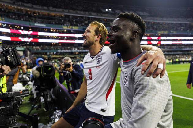 Mexico v England: Round Of 16 - FIFA World Cup, WM, Weltmeisterschaft, Fussball 2026 Mexico City, Mexico - July 5: Harry Kane (L) and Bukayo Saka of England (R) celebrate after winning the FIFA World Cup 2026 Round Of 16 match between Mexico and England at Mexico City Stadium on July 5, 2026 in Mexico City, Mexico Mexico City Mexico City Stadium Mexico Mexico Copyright: xLatinxSportxImagesx