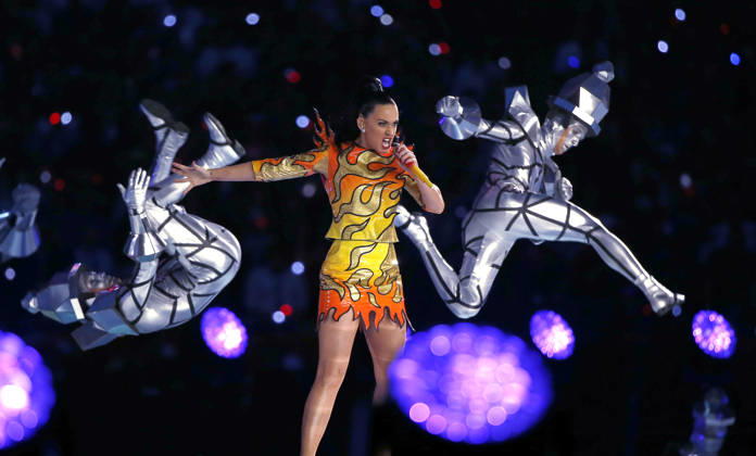 USA AMERICAN FOOTBALL SUPER BOWL Super Bowl XLIX Seattle Seahawks against the New England Patriots epa04600478 US musician Katy Perry performs during the halftime show of Super Bowl XLIX between the Seattle Seahawks and the New England Patriots at the University of Phoenix Stadium in Glendale, Arizona, USA 01 February 2015. GLENDALE United States  Copyright: xTANNENxMAURYx