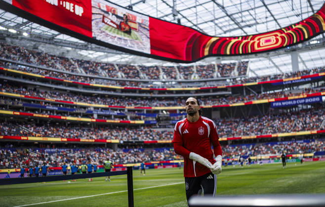 Spain vs Belgium - FIFA World Cup, WM, Weltmeisterschaft, Fussball 2026 - 10 07 2026 David Raya of Spain warming up during the FIFA World Cup 2026 quarter finals match between Spain and Belgium at Los Angeles Stadium on July 10, 2026 in Inglewood, California, Estados Unidos Inglewood Estados Unidos Copyright: xPGSxPhotoxAgencyx