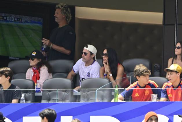 Spain vs Belgium - FIFA World Cup, WM, Weltmeisterschaft, Fussball 2026 LOS ANGELES, UNITED STATES OF AMERICA - JULY 10 : Brad Pitt and Ines de Ramon pictured during the FIFA World Cup 2026 round of 8 match between Spain and Belgium at the SoFi stadium on July 10, 2026 in Los Angeles, United States of America, 10 07 2026 Los Angeles United States of America  Copyright: xJanxDexMeuleneirx