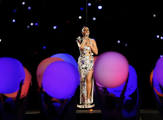 USA AMERICAN FOOTBALL SUPER BOWL Super Bowl XLIX Seattle Seahawks against the New England Patriots epa04600403 US musician Katy Perry performs during the halftime show of Super Bowl XLIX between the New England Patriots and the Seattle Seahawks at the University of Phoenix Stadium in Glendale, Arizona, USA 01 February 2015. GLENDALE United States  Copyright: xERIKxS.xLESSERx