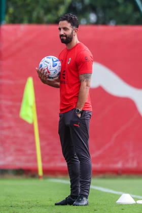 Ruben Amorim Head Coach of AC Milan looks on during Training Session AC Milan 2026 27 at Milanello in Milan, Italy Milan Milanello Milan Italy Copyright: xEPhotopressx SP24-1440-012