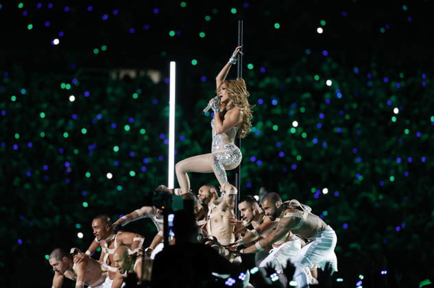 USA SUPER BOWL LIV Super Bowl LIV epa08189470 US singer Jennifer Lopez performs during halftime of the National Football League s Super Bowl LIV at Hard Rock Stadium in Miami Gardens, Florida, USA, 02 February 2020. MIAMI GARDENS United States  Copyright: xJOHNxG.xMABANGLOx
