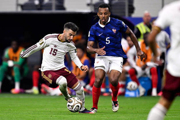 2026-07-14 France v Spain - Semi Final - FIFA World Cup, WM, Weltmeisterschaft, Fussball 2026 ARLINGTON, UNITED STATES - JULY 14: Alex Baena of Spain, Jules Kounde of France during the Semi Final - FIFA World Cup 2026 match between France and Spain at Dallas Stadium on July 14, 2026 in Arlington, Texas. (Photo by Pablo Morano BSR Agency) Arlington United States Content not available for redistribution in The Netherlands directly or indirectly through any third parties. Copyright: xBSRxAgencyx