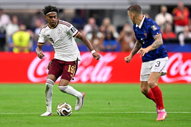 2026-07-14 France v Spain - Semi Final - FIFA World Cup, WM, Weltmeisterschaft, Fussball 2026 ARLINGTON, UNITED STATES - JULY 14: Lamine Yamal of Spain, Lucas Digne of France during the Semi Final - FIFA World Cup 2026 match between France and Spain at Dallas Stadium on July 14, 2026 in Arlington, Texas. (Photo by Pablo Morano BSR Agency) Arlington United States Content not available for redistribution in The Netherlands directly or indirectly through any third parties. Copyright: xBSRxAgencyx