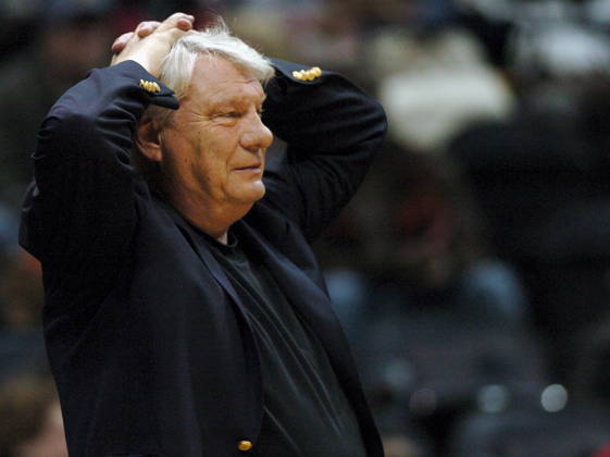 USA BASKETBALL Golden State Warriors at Atlanta Hawks epa00919542 Golden State Warriors head coach Don Nelson watches his team play against the Atlanta Hawks during the first half of their NBA, Basketball Herren, USA basketball game in Atlanta, Georgia on Wednesday, 31 January 2007. ATLANTA United States  Copyright: xERIKxS.xLESSERx