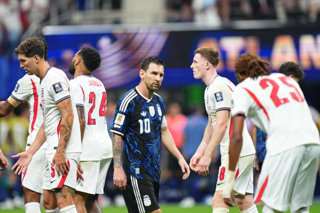 England v Argentina - FIFA World Cup, WM, Weltmeisterschaft, Fussball 2026 - Semi Finals ATLANTA, GEORGIA - JULY 15: Argentina’s Lionel Messi (10) walks past England’s Reece James (24) and Elliot Anderson (8) during the 2026 FIFA World Cup semifinal match between England and Argentina at Atlanta Stadium in Atlanta, Georgia, United States, on July 15, 2026. Evrim Aydin Anadolu Georgia United States. Editorial use only. Please get in touch for any other usage.  Copyright: x2026xAnadoluxEvrimxAydinx